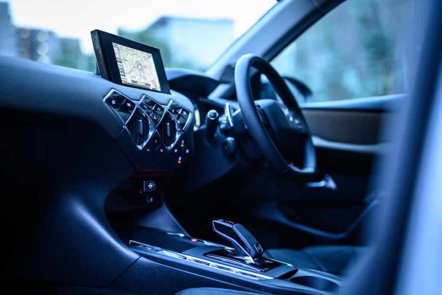 Интерьер DS 3 Crossback 2019 года  (JP) (фото 20 из 20)